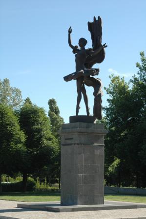 Statue of first Kyrgyz Ballet dancer